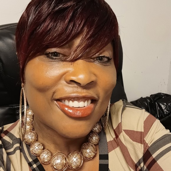 Meet your Posher, Paula - Picture 1 of 1